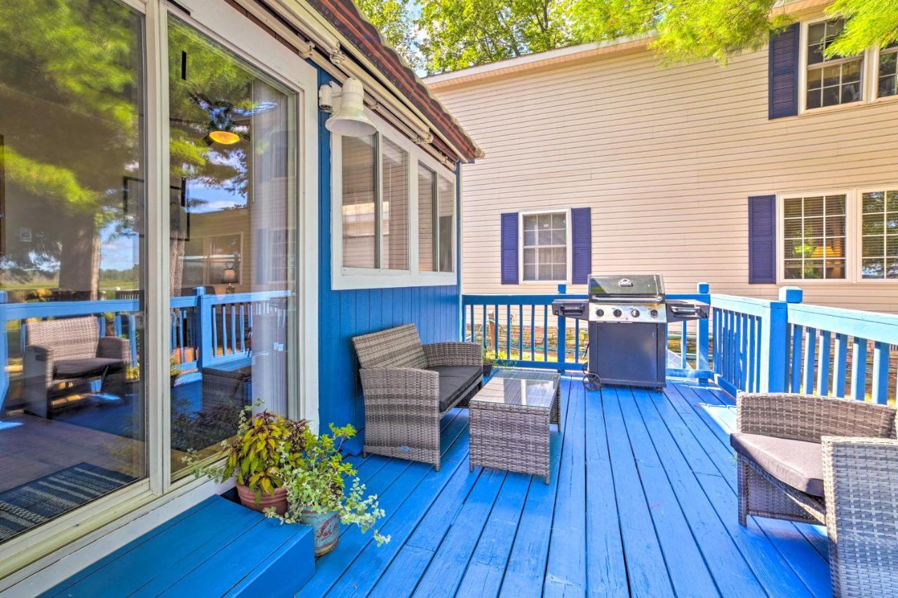 East Tawas Lakefront Getaway With Kayaks And Deck Экстерьер фото