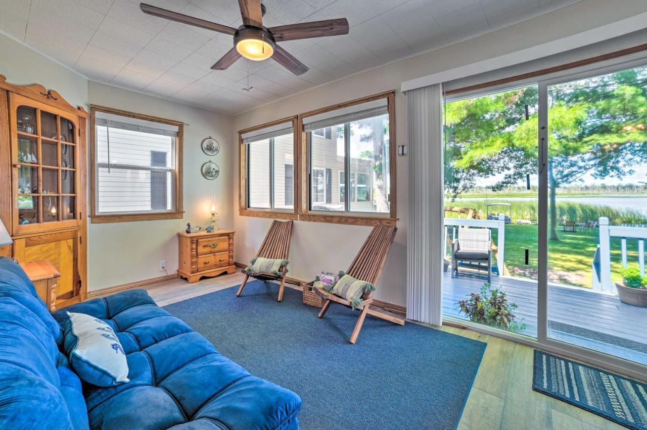 East Tawas Lakefront Getaway With Kayaks And Deck Экстерьер фото